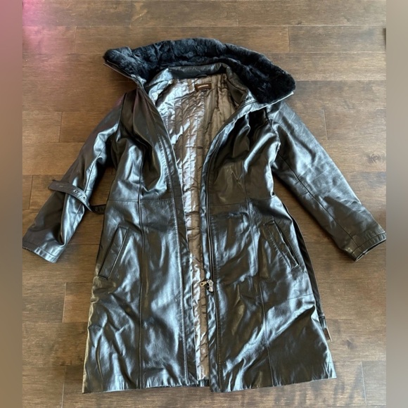 Danier Jackets & Blazers - Danier Leather Jacket Womens Medium Black Canada Genuine Belted Waist Pockets